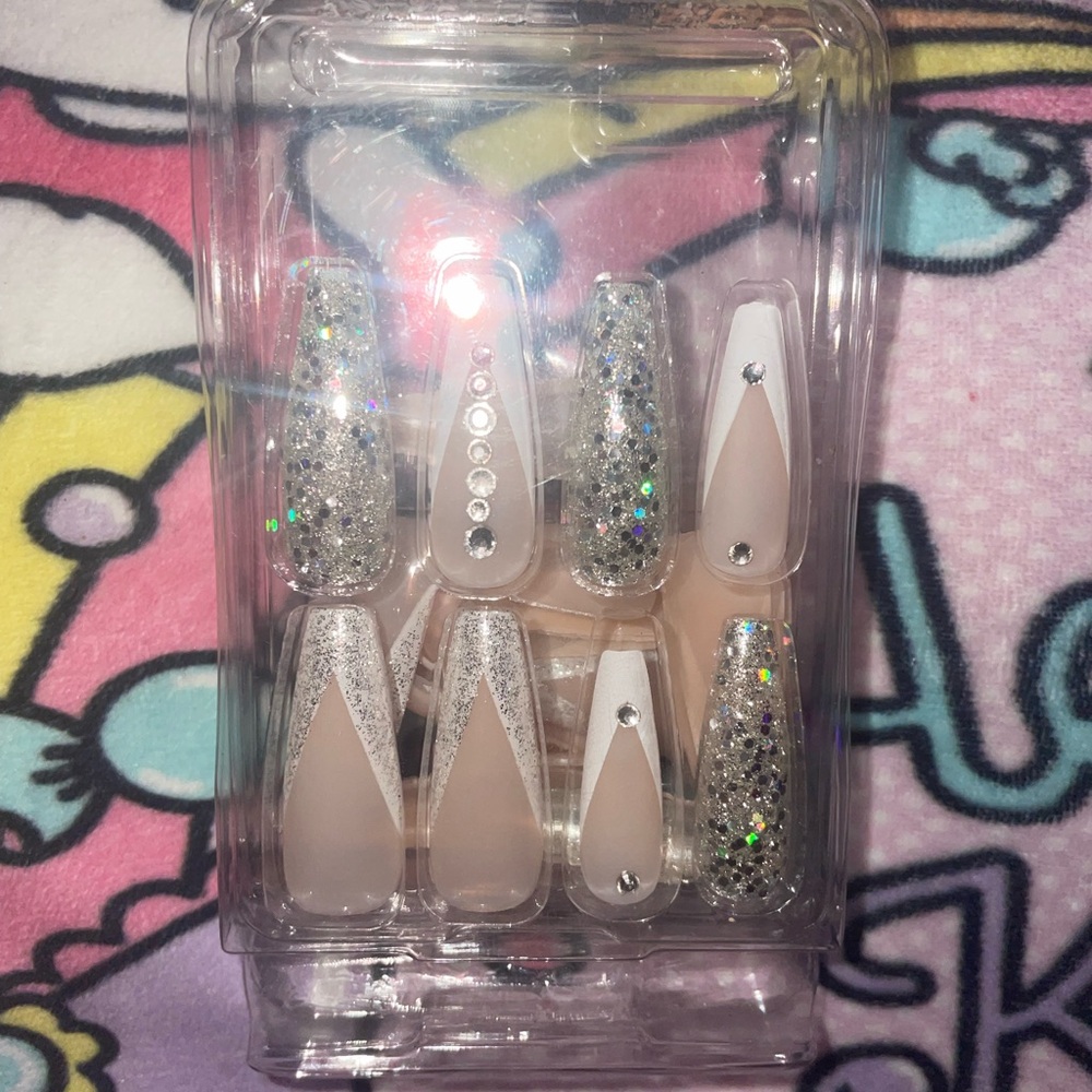 Glitter White French-tip Press-ons 24pcs